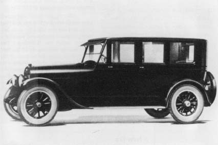 The 1922 Lincoln limousine. Reproduced by permission of AP/Wide World Photos.